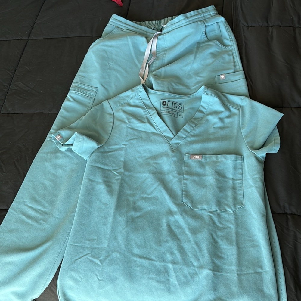FIGS scrub set hydrogreen